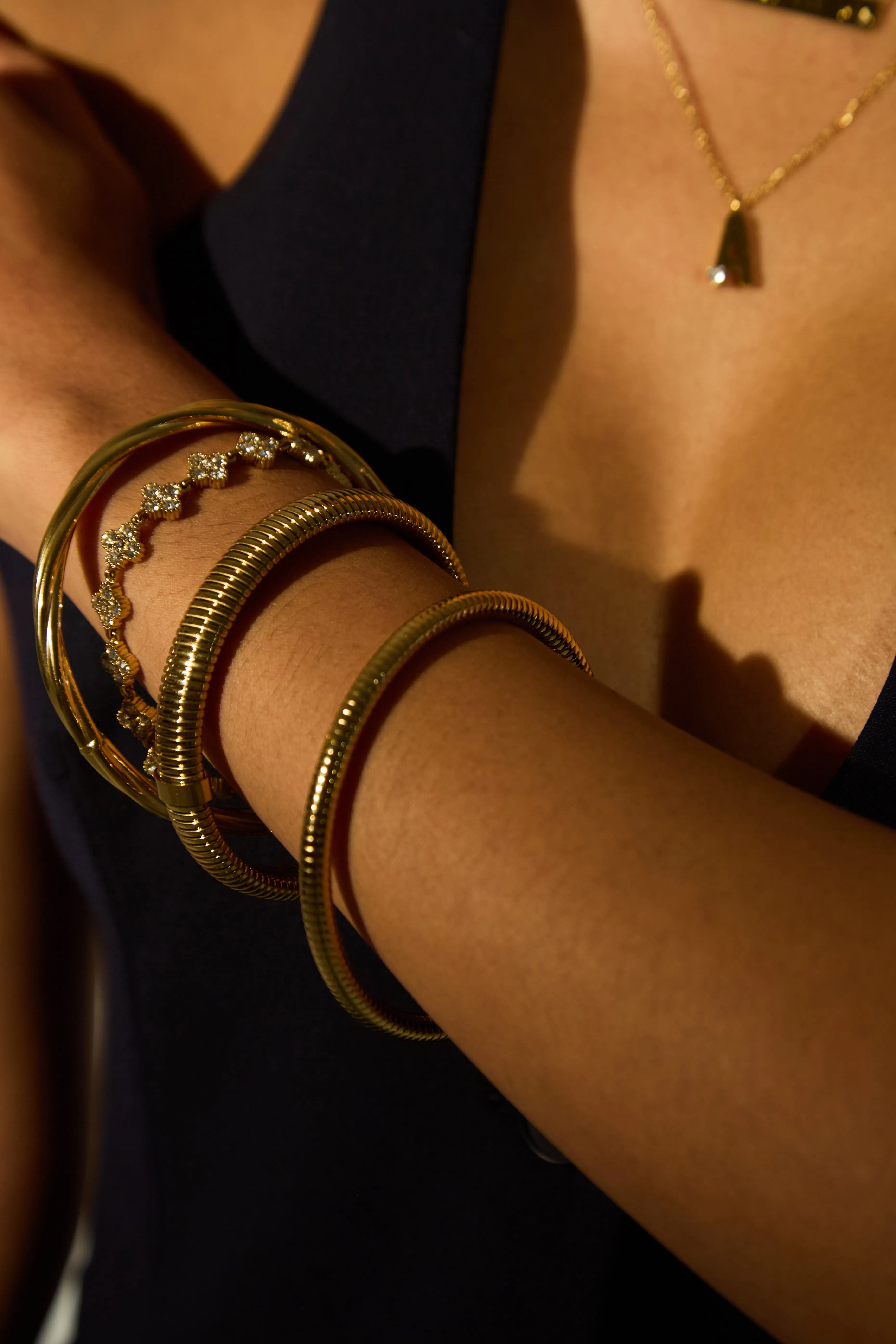 RIBBED BANGLE